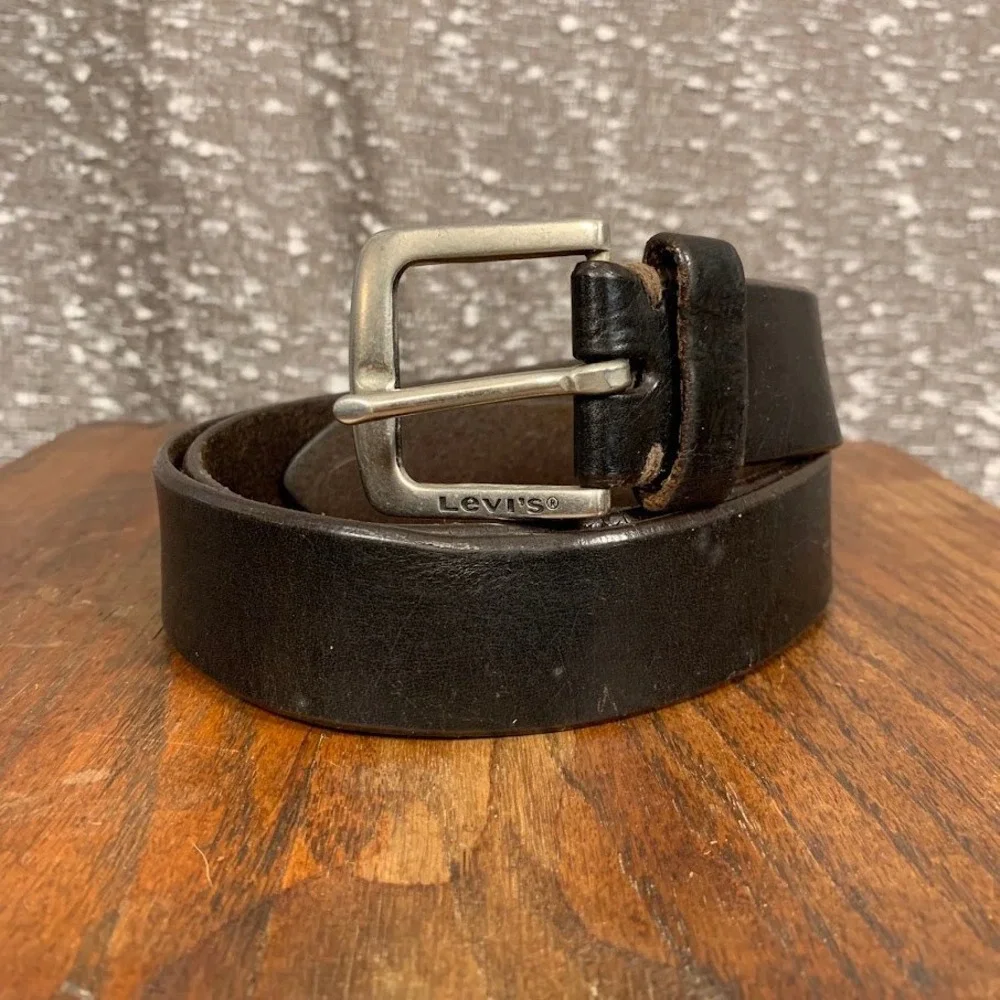 Levi's Black Full Grain Leather Belt Silver Tone Buckle Logo Men's Medium 36-38